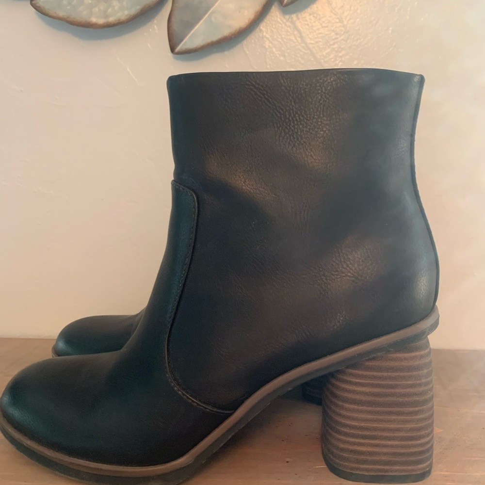 Black boots size 9